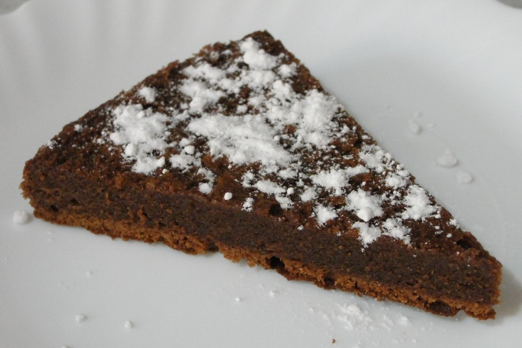 Фото к рецепту: Нежный шоколадный десерт (очень просто)