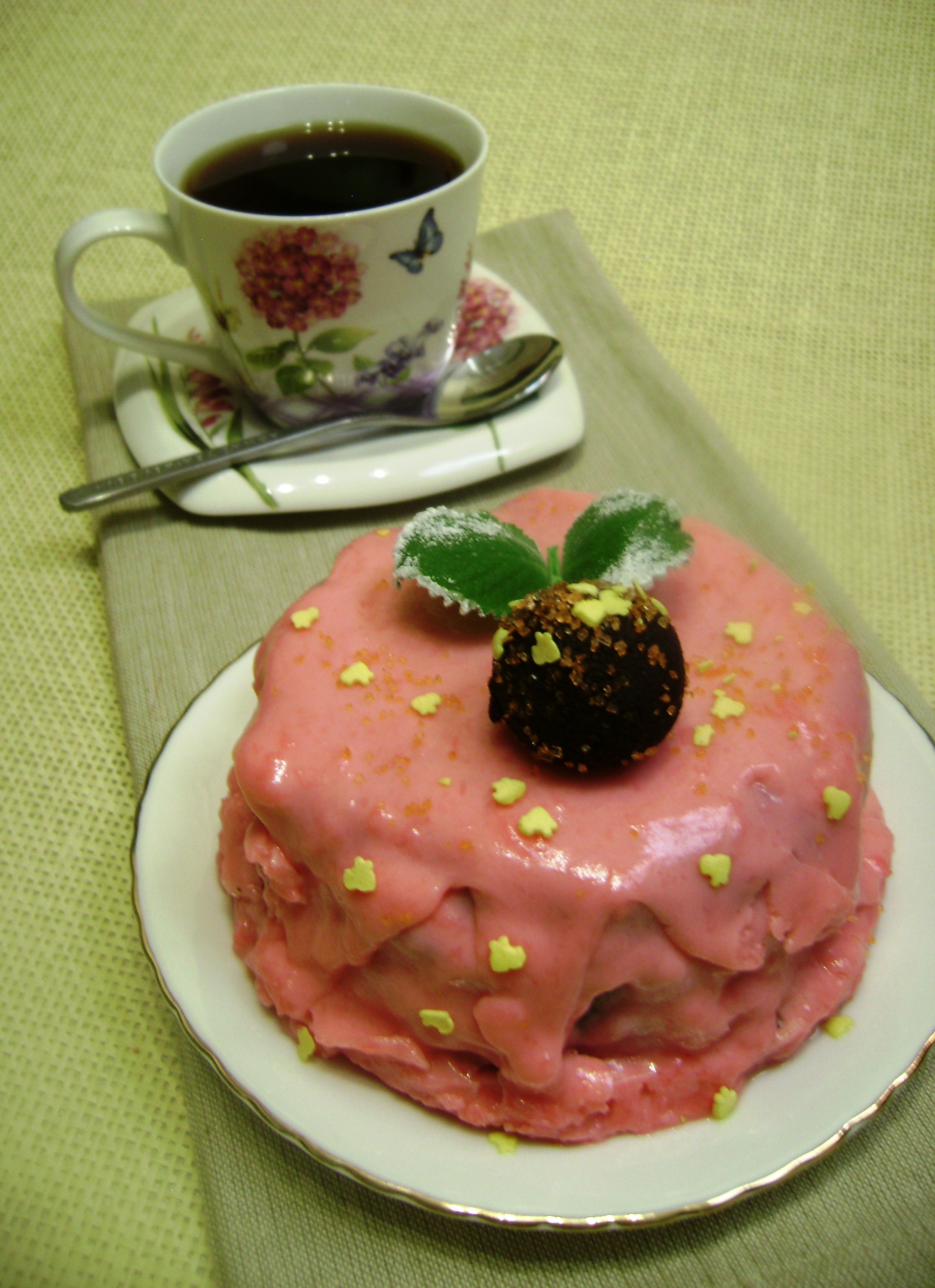 Мини-тортик с клубничной йогуртовой глазурью: шаг 7