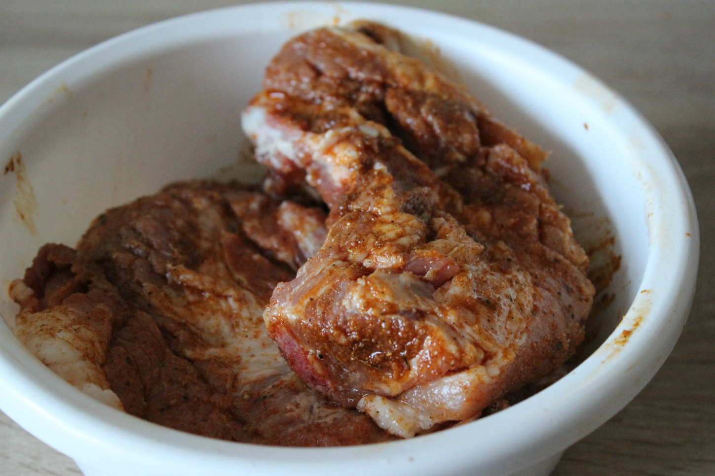 Ароматная свиная грудинка с рисом басмати mix и салатом из петрушки и граната: шаг 4