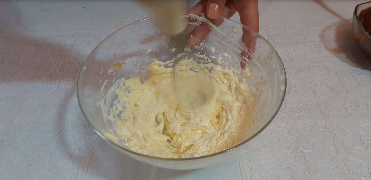 Масляный крем со сгущенкой: шаг 1