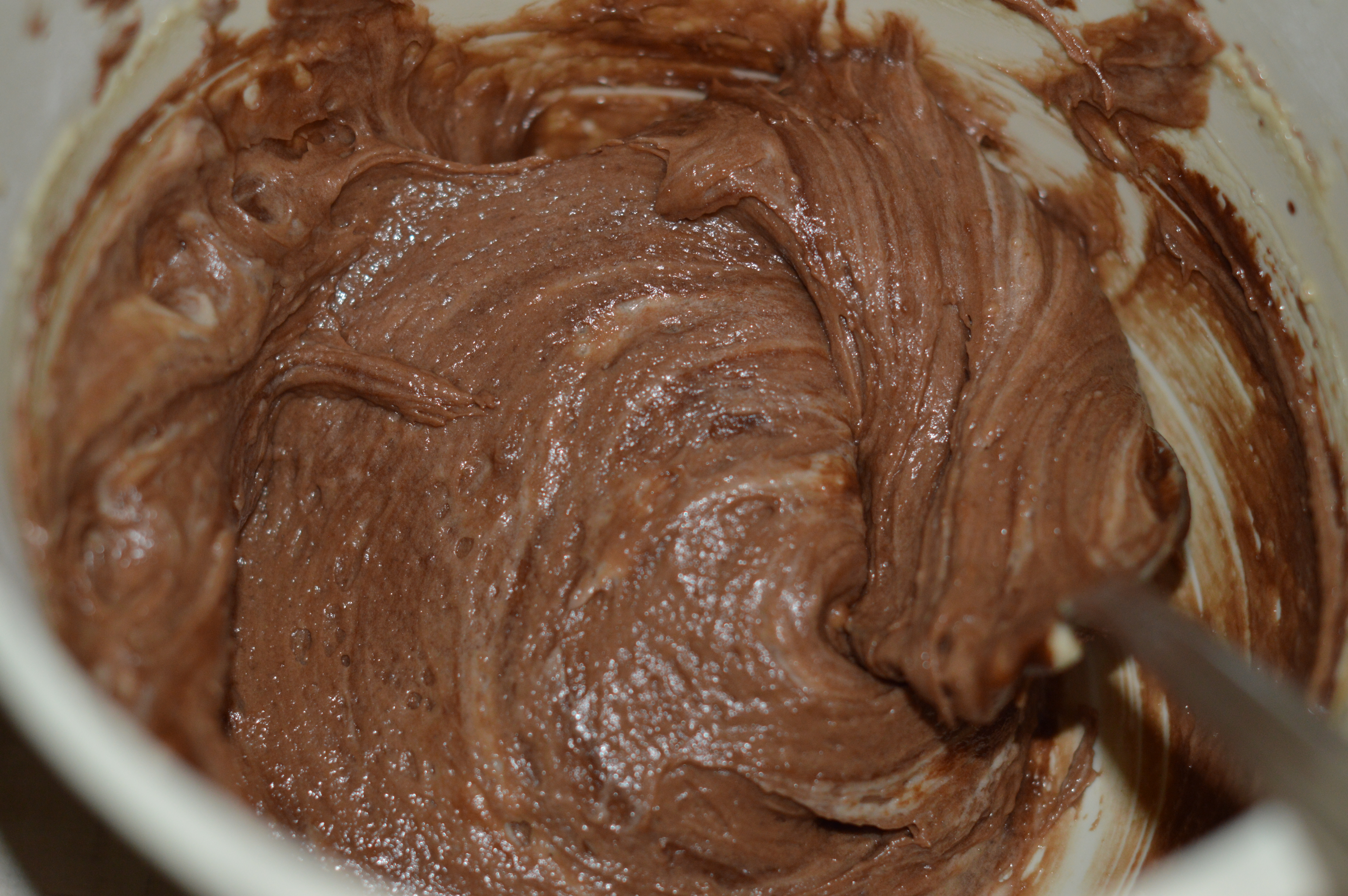 Пирожное шоколадно-фисташковое со смородиновым джемом.: шаг 4