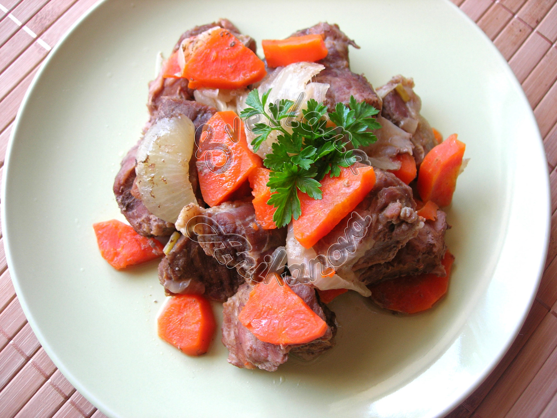 Фото к рецепту: Тушеное мясо с овощами. рецепт для тех, кто на диете! 