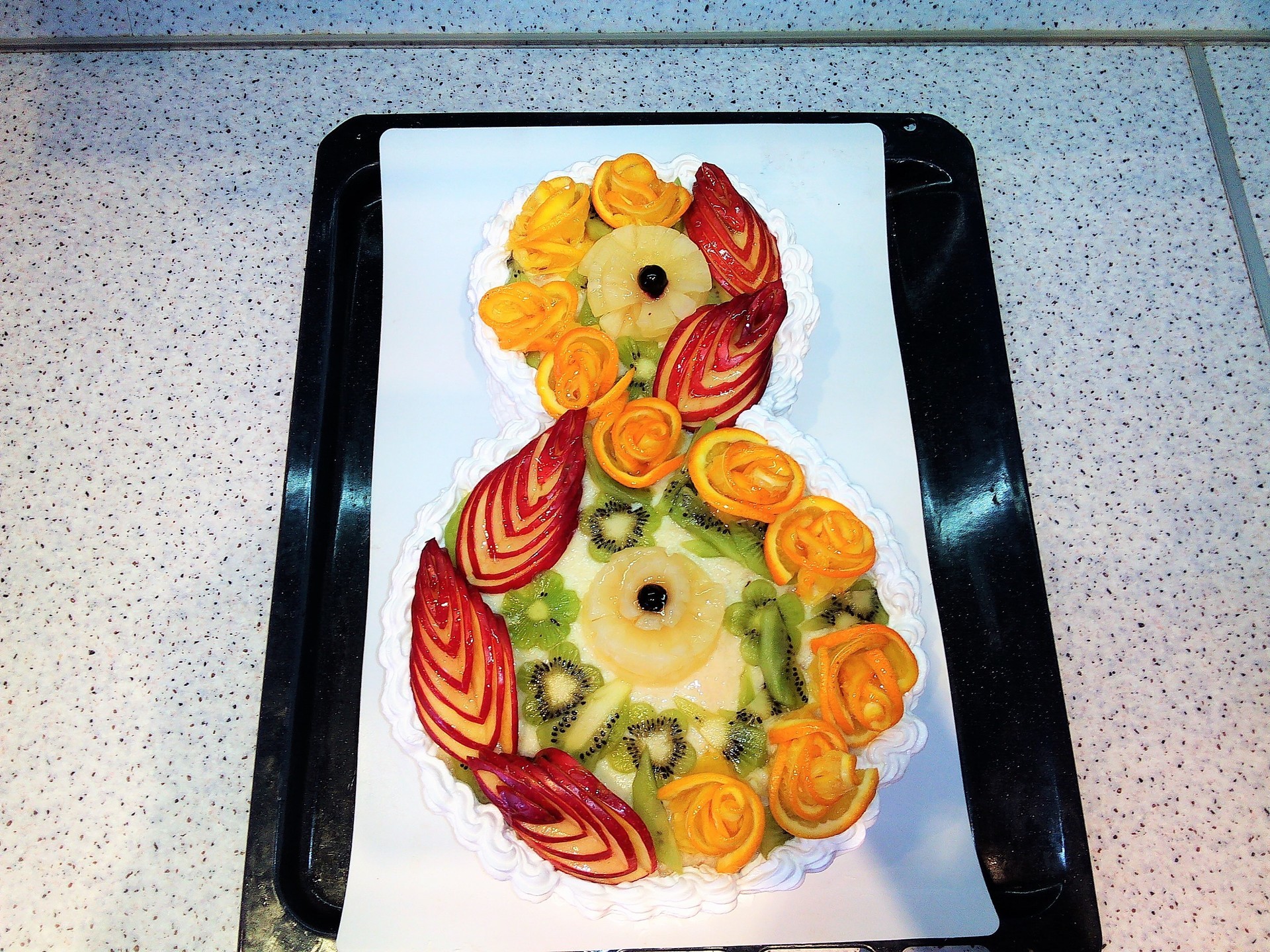 Фото к рецепту: Торт с фруктами "8 марта"