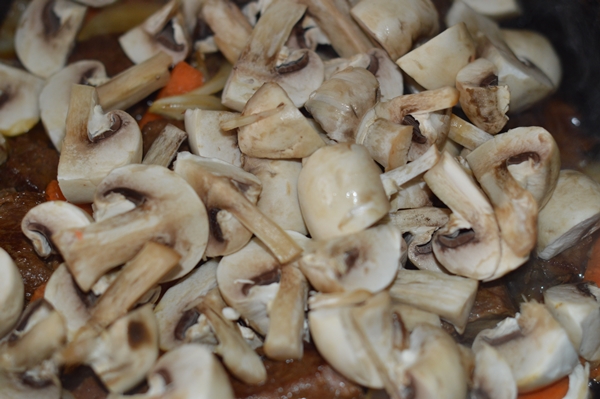 Говядина с грибами под тестом фило: шаг 2