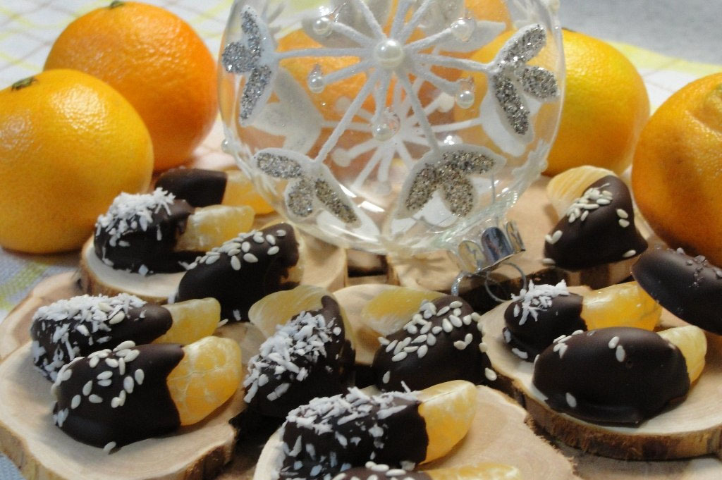 Фото к рецепту: Мандарины в шоколаде - самый новогодний десерт
