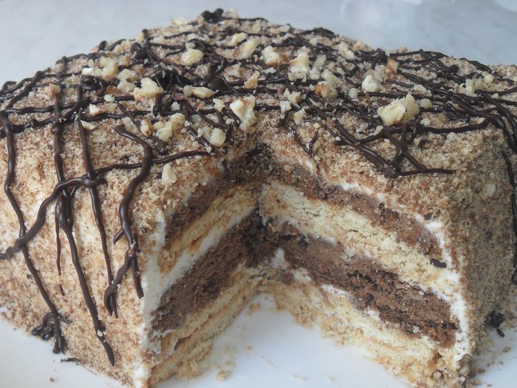 Фото к рецепту: Сметанный торт без выпечки