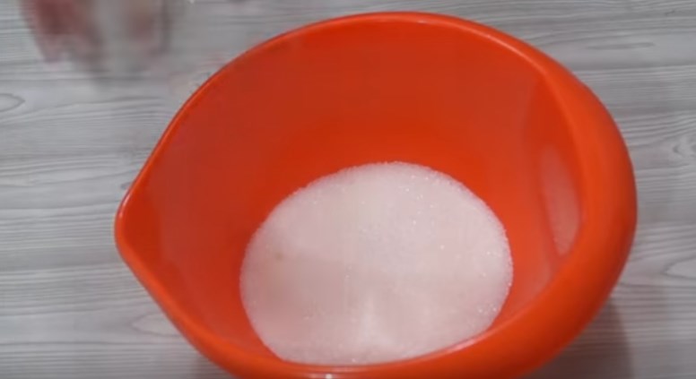 Нежный заварной крем на молоке : шаг 1