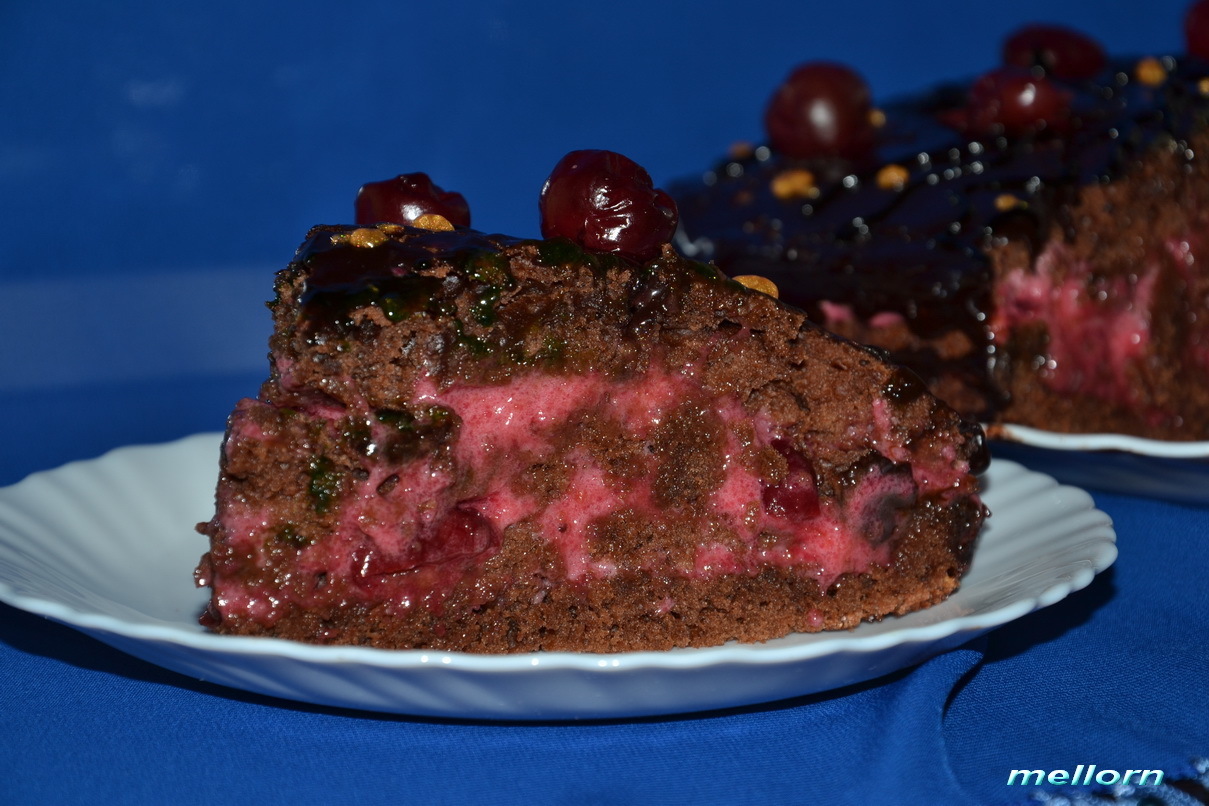Фото к рецепту: Торт шоколадно-вишневый (постный)