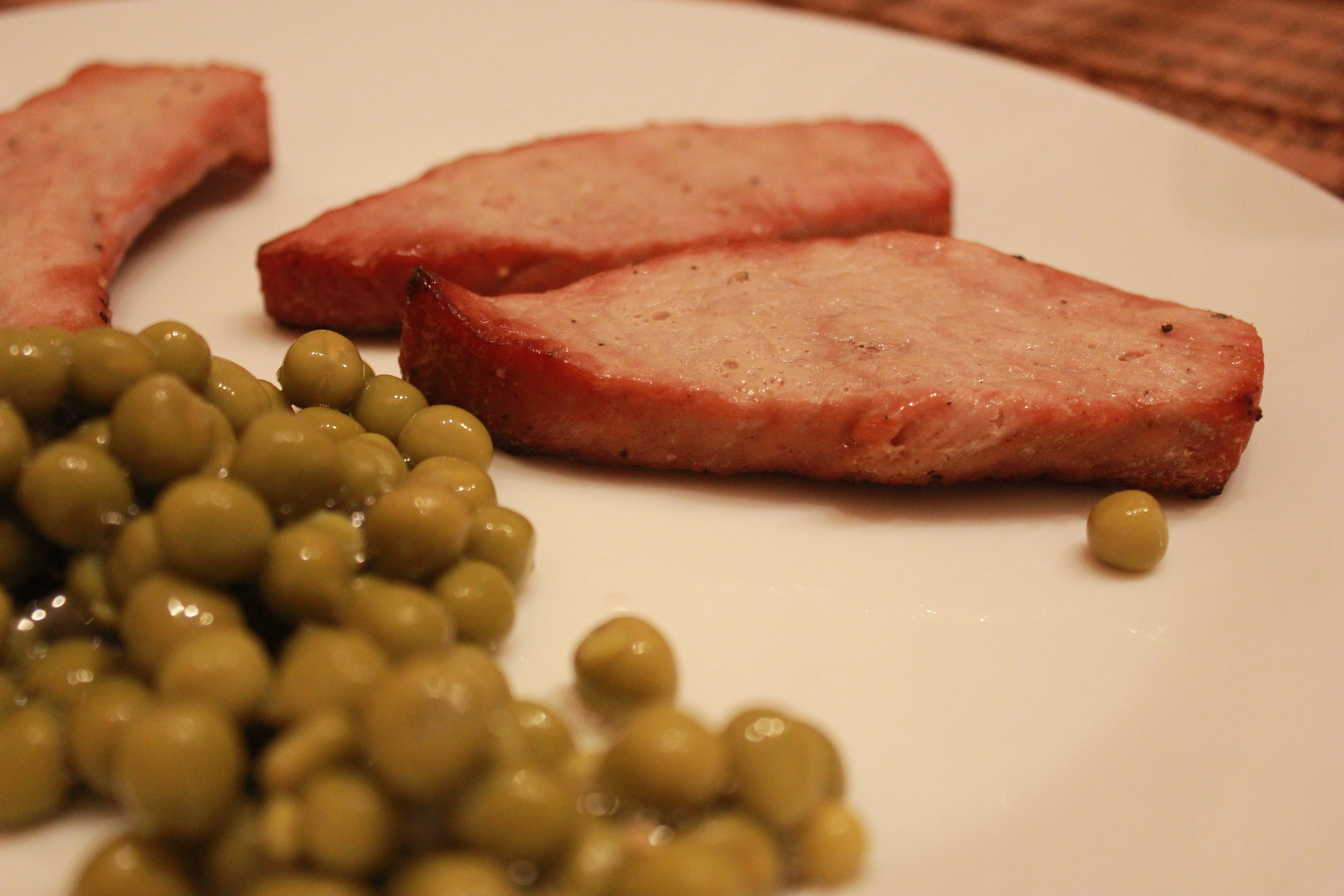 Фото к рецепту: Свинина по-домашнему в медово-соевом маринаде. тест-драйв с "окраиной"