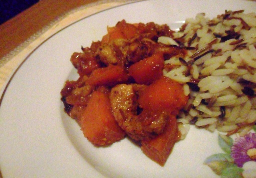 Фото к рецепту: Свинина с глазированной тыквой, карамельным луком и рисом "акватика mix"