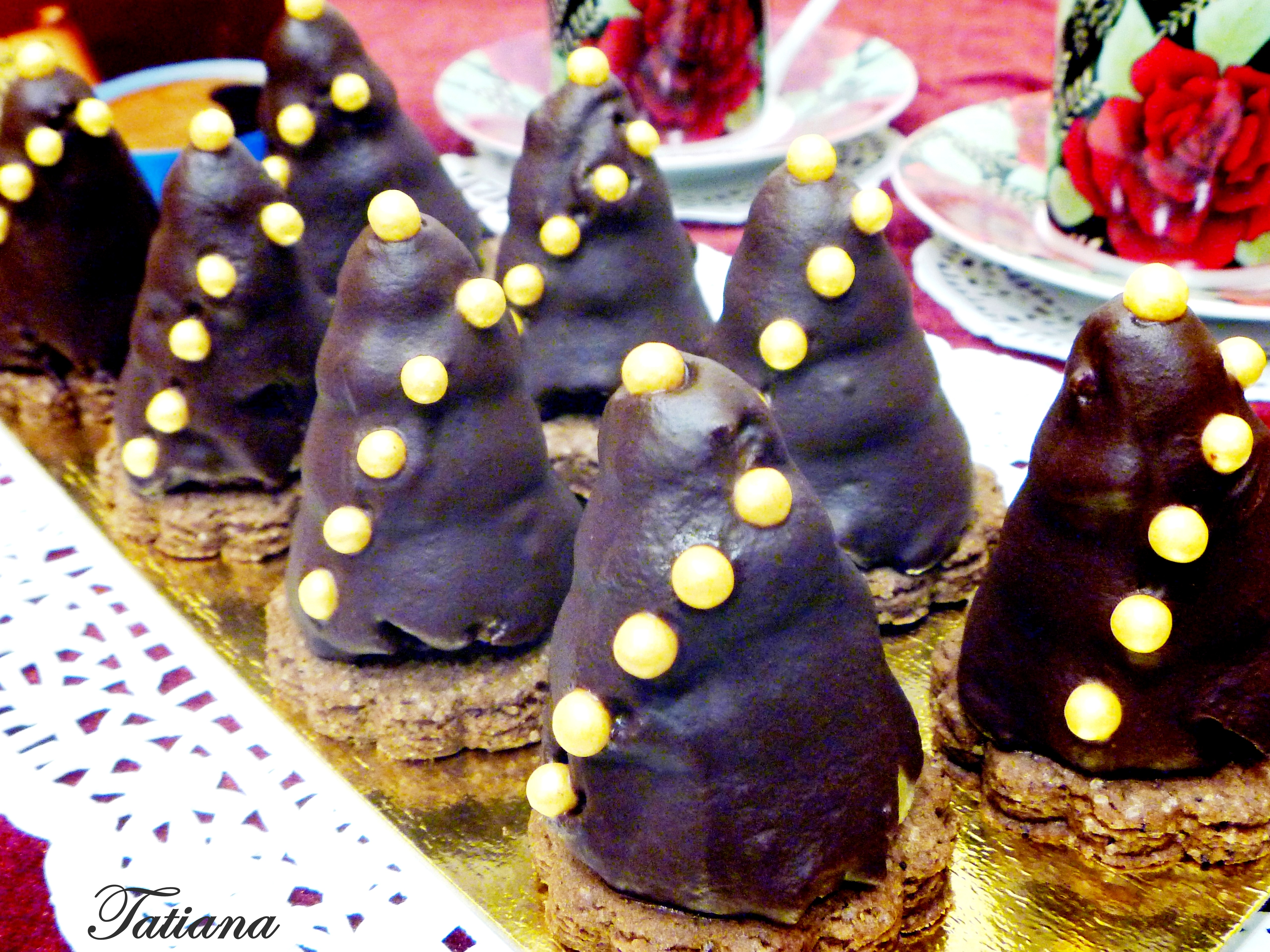 Пирожное бисквитно-ореховое ёлочки в шоколаде