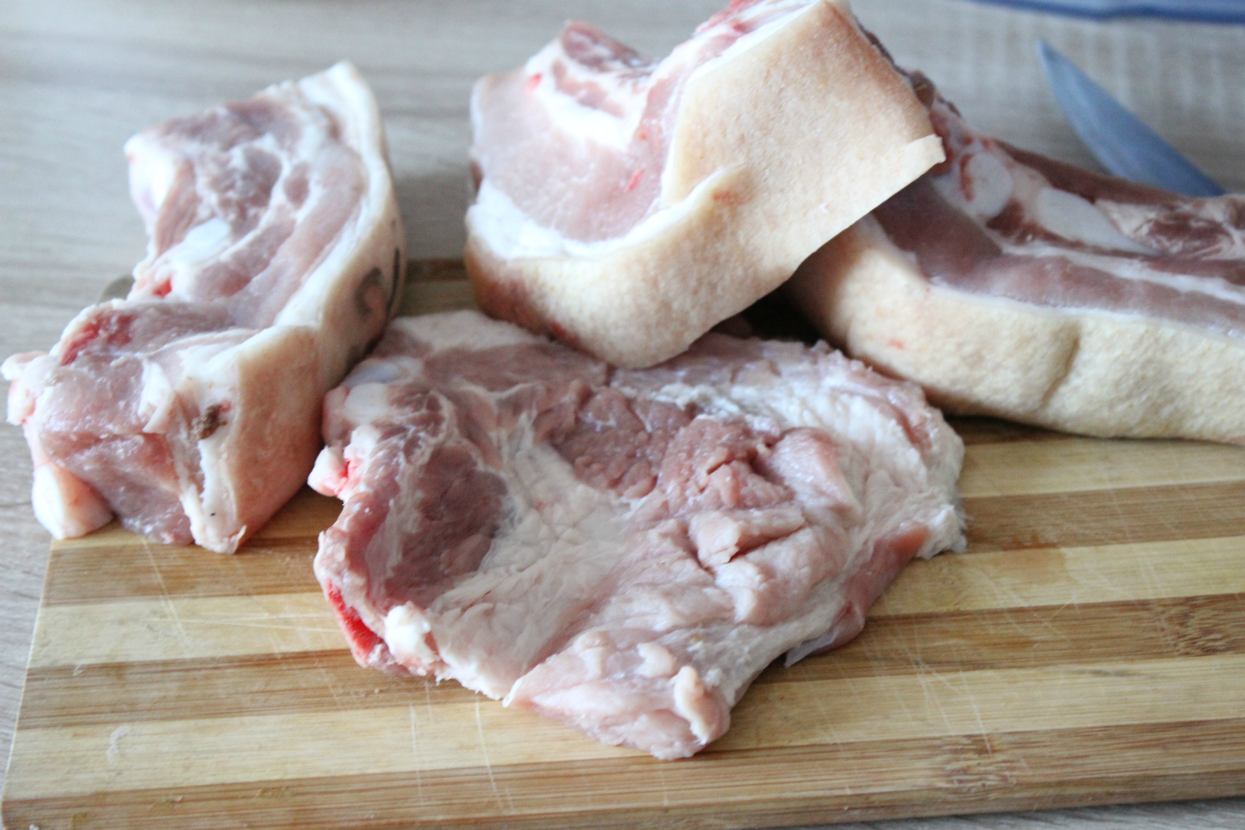 Ароматная свиная грудинка с рисом басмати mix и салатом из петрушки и граната: шаг 1