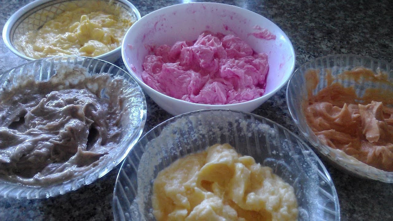 Фото к рецепту: Делаем 5 цветных кремов для торта.натуральные красители