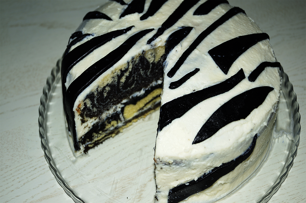 Фото к рецепту: Торт "зебра" с творожно-масляным кремом