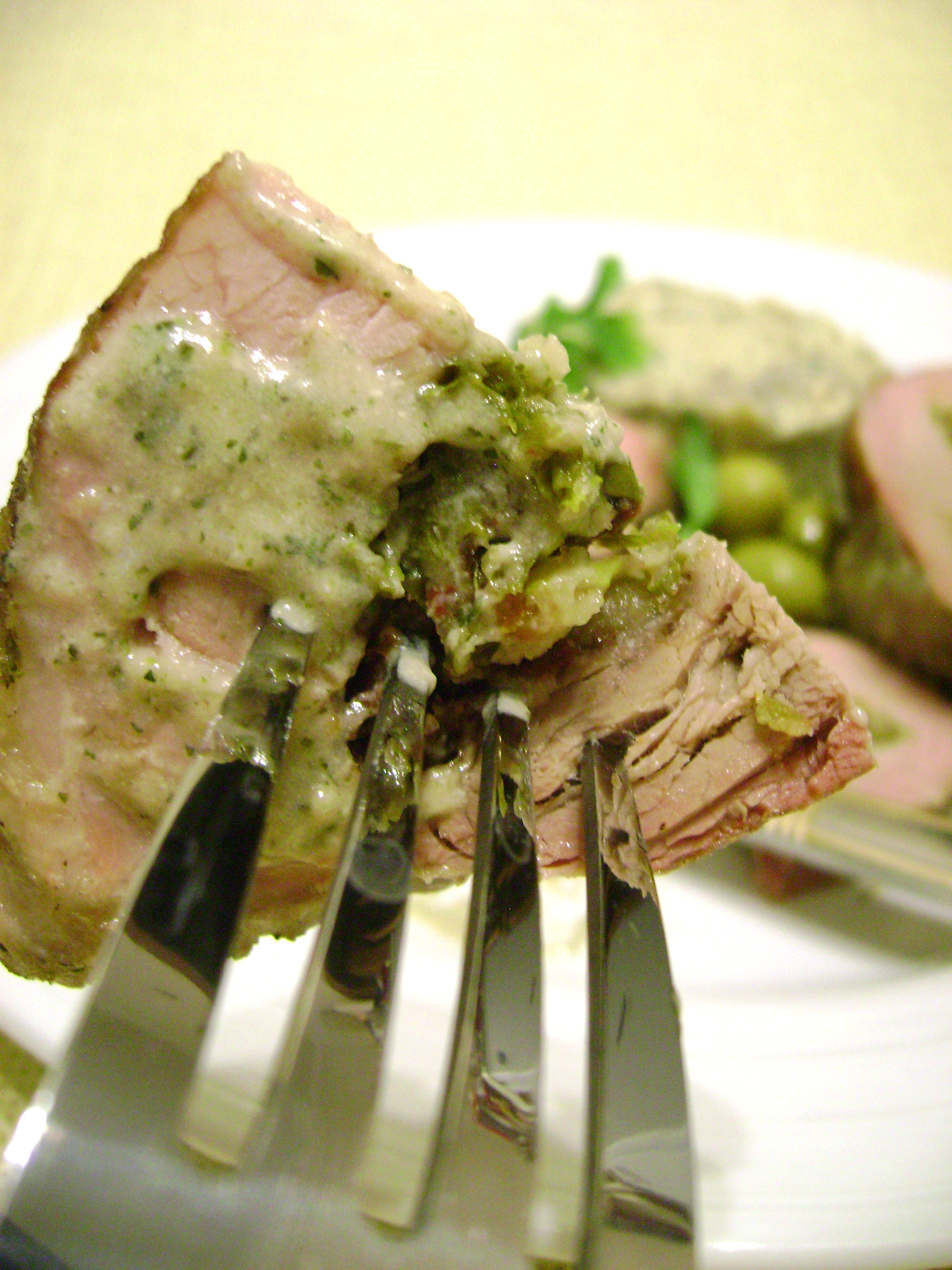 Свинина, фаршированная брынзой с зеленью под пикантным соусом