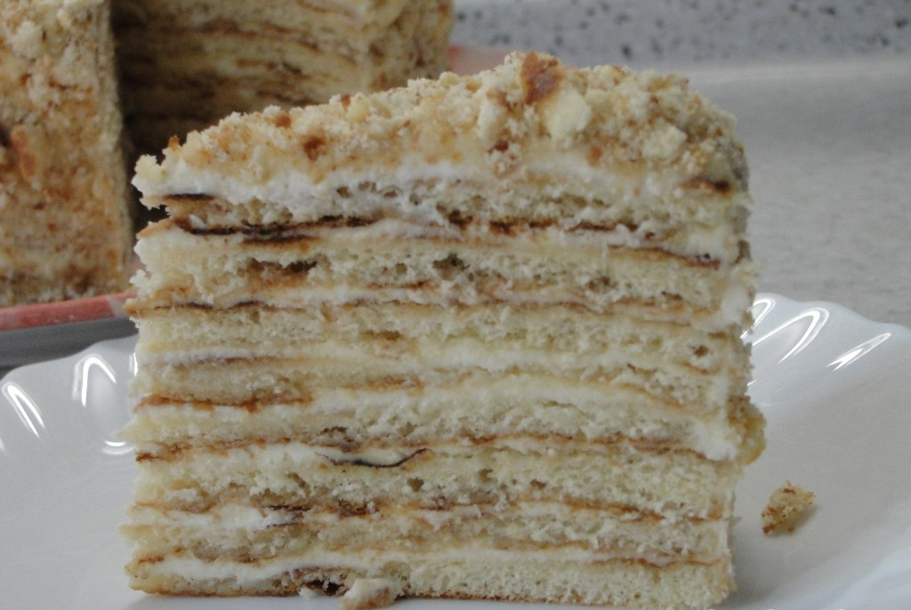 Фото к рецепту: Торт на сковороде со сметанным кремом