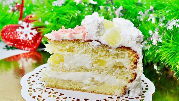 Фото к рецепту: Бисквитный торт «пина колада» новогодний рецепт
