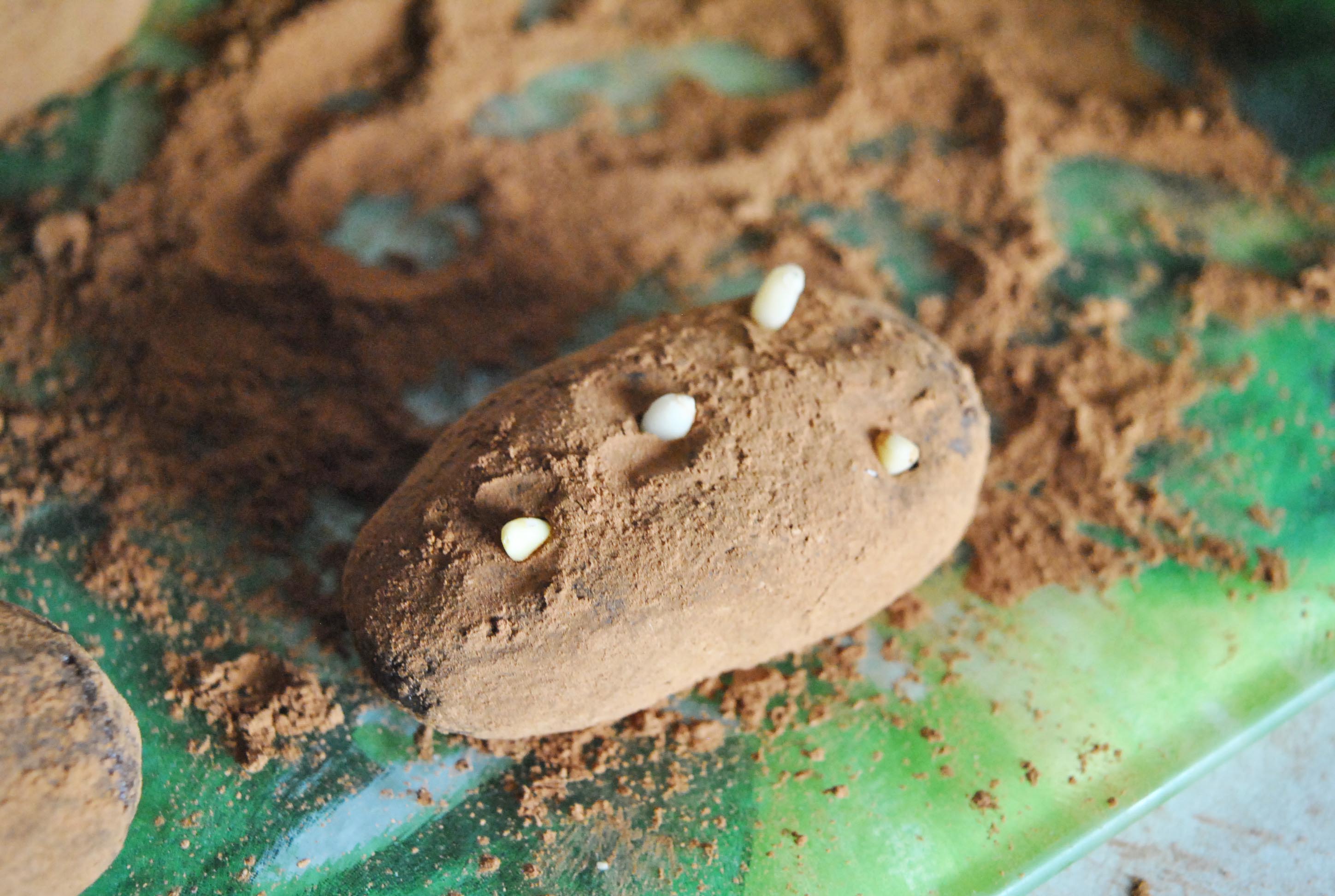 Мега-шоколадное пирожное «картошка»: шаг 5