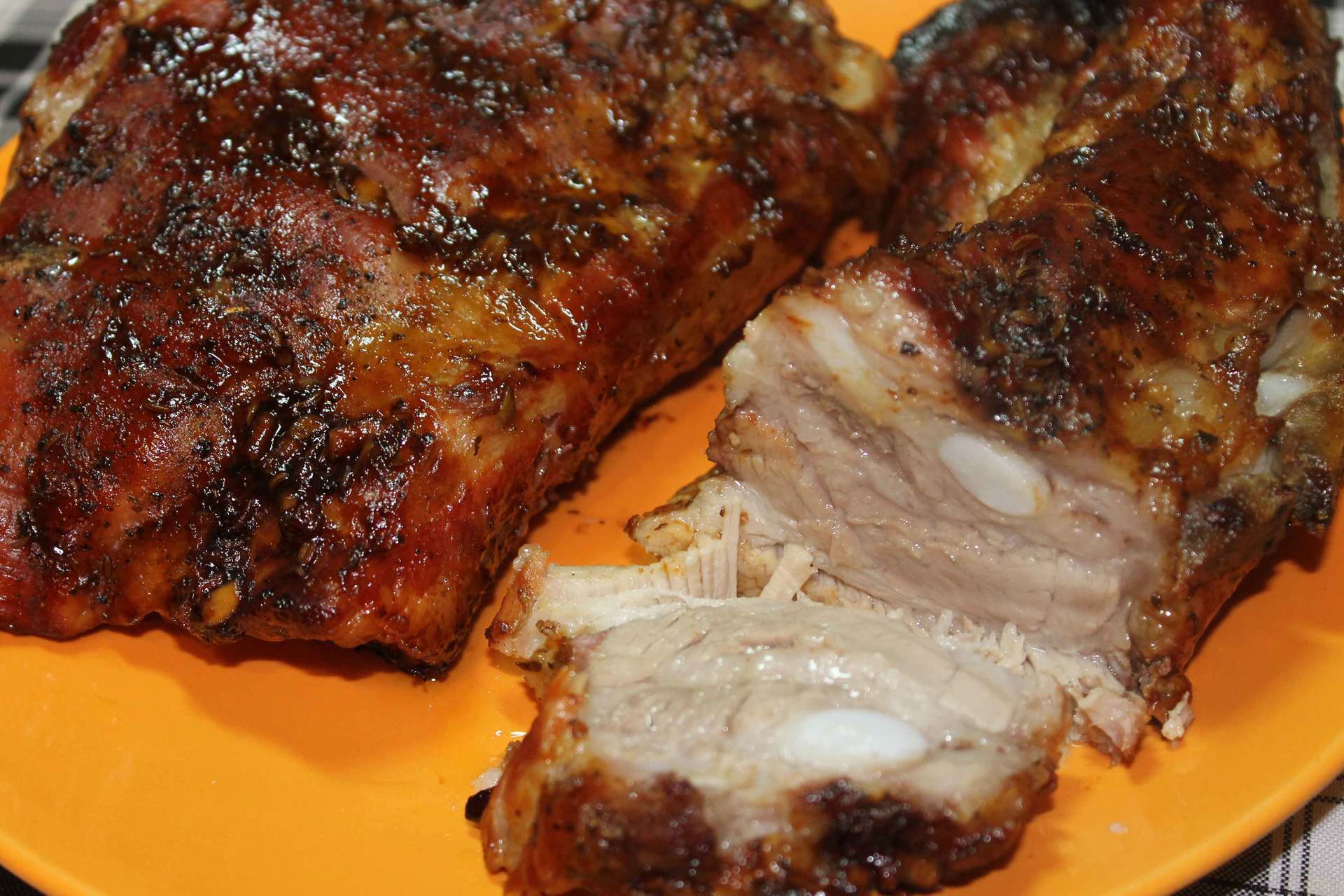 Фото к рецепту: Пряная свинина с соусом барбекю