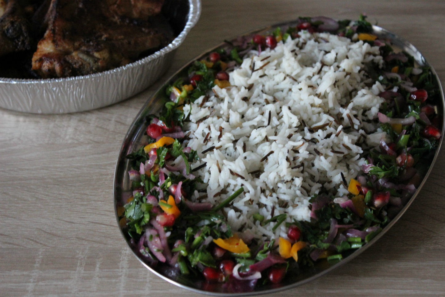 Ароматная свиная грудинка с рисом басмати mix и салатом из петрушки и граната: шаг 12
