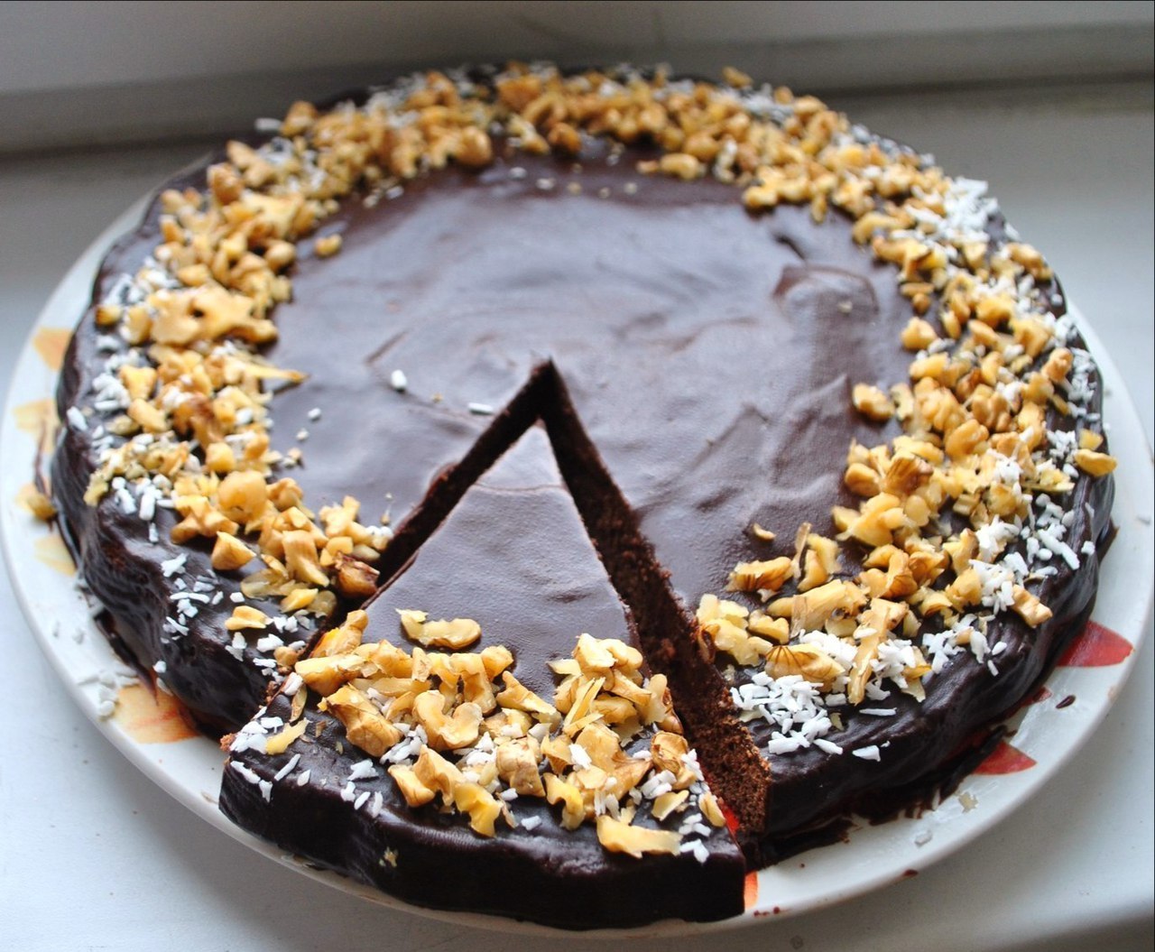 Фото к рецепту: Торт шоколадно-ореховый